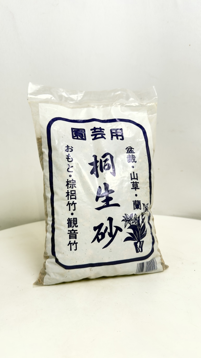 Kiryu Sand 1.2 kg – japoński piasek mineralny do bonsai i roślin