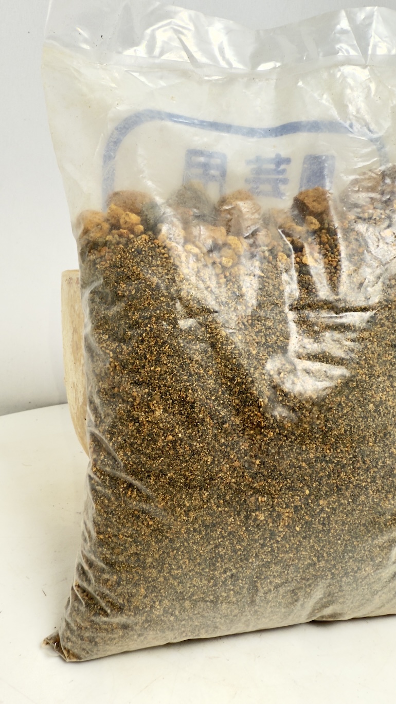 Kiryu Sand 1.2 kg – japoński piasek mineralny do bonsai i roślin