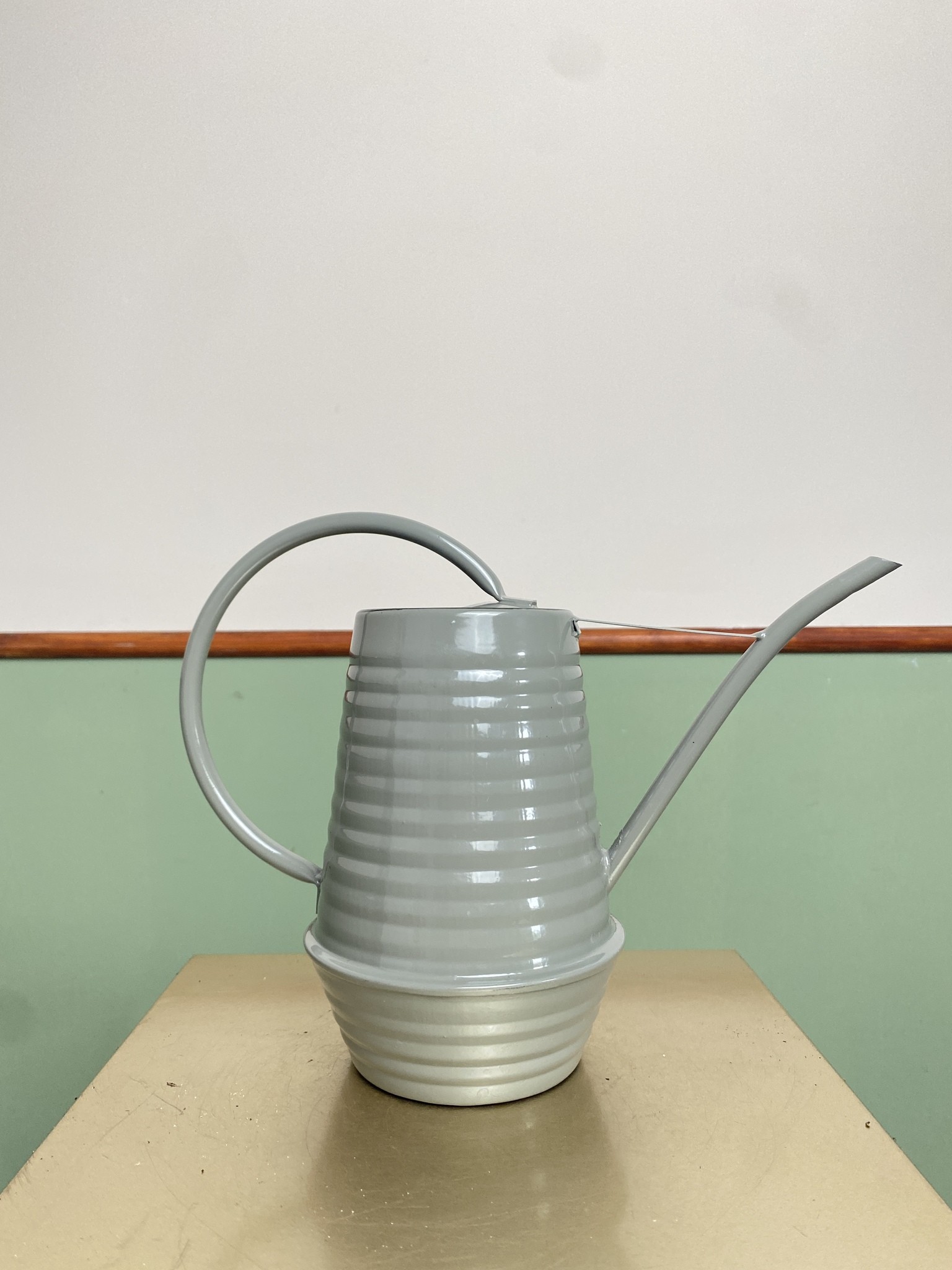 Konewka metalowa szara